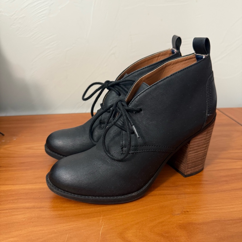 Tommy Hilfiger Duff Tower Lace Up Stacked Heel Black Heel Dark Academia Gothic 6